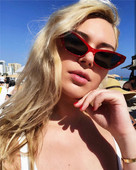 Μοντέρνα γυναικεία  γυαλιά σε διαφορετικά χρώματα