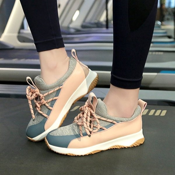 Tenisi dama in doua culori pe talpa plata