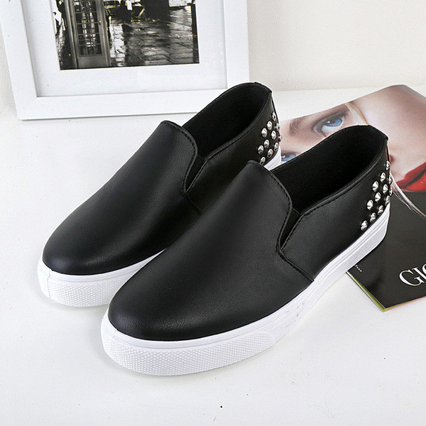 Γυναικεία πάνινα παπούτσια με μεταλλικές στοιχεία 