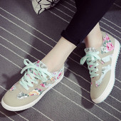 Γυναικεία αθλητικά παπούτσια με floral μοτίβα