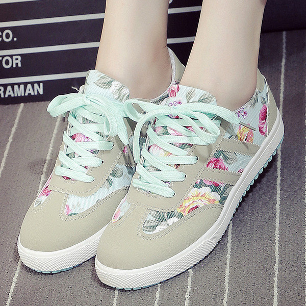 Γυναικεία αθλητικά παπούτσια με floral μοτίβα