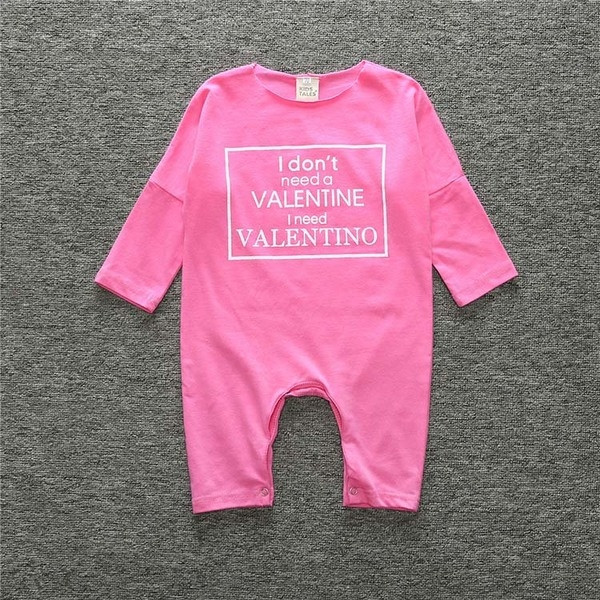 Βρεφικό κορμάκι  μακρυμάνικο με  κολάρο σε σχήμα Ο για κορίτσια με επιγραφή