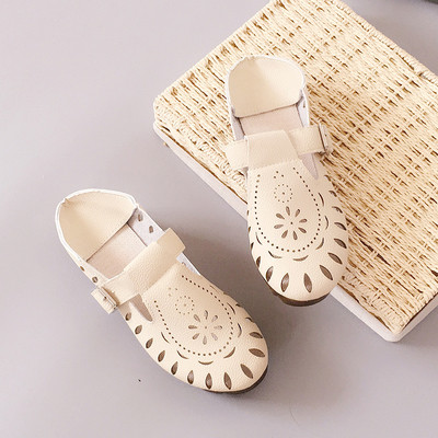 Άνετα γυναικεία παπούτσια σε δύο σχέδια και δύο χρώματα