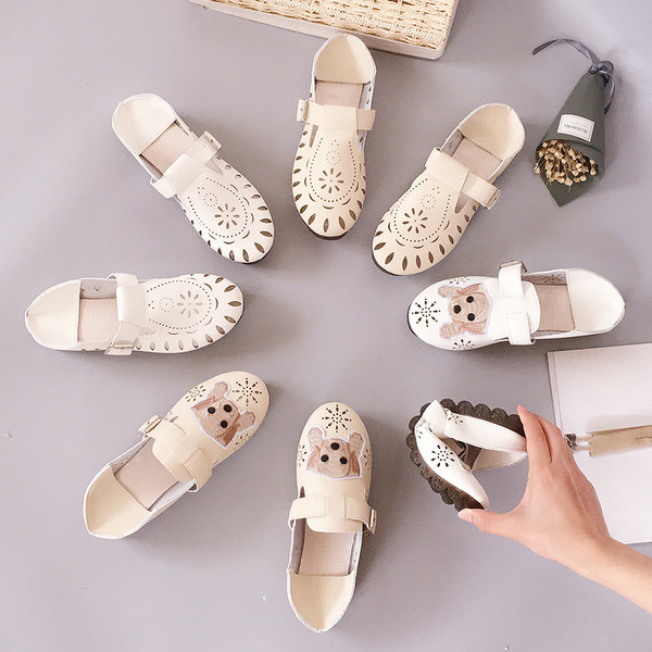 Άνετα γυναικεία παπούτσια σε δύο σχέδια και δύο χρώματα