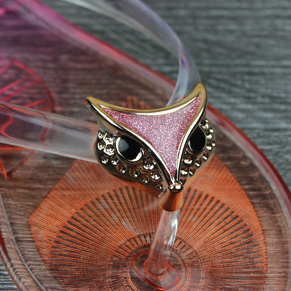 Papuci de damă cu talpă plată joasă și decor metalic