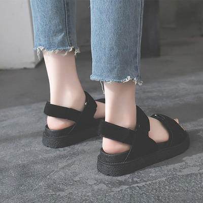 Περιστασιακά γυναικεία σανδάλια σε ροζ και μαύρο χρώμα