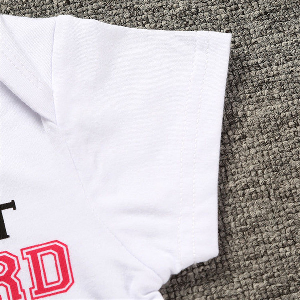 Body bebelus pentru fete si baieti in alb cu inscriptie