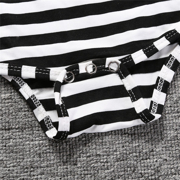 Κομψό βρεφικό κορμάκι με μακρύ μανίκι και δαντέλα σε διάφορα χρώματα