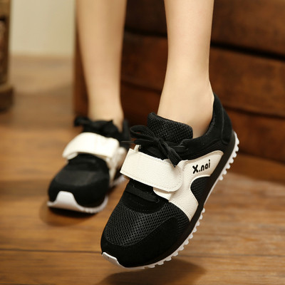 Γυναικεία παπούτσια σε δύο χρώματα με λεπτή σόλα