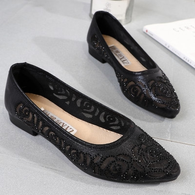 Περιστασιακά γυναικεία παπούτσια με δαντέλα και βότσαλα με ελαφρύ τακούνι σε δύο χρώματα