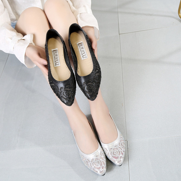 Περιστασιακά γυναικεία παπούτσια με δαντέλα και βότσαλα με ελαφρύ τακούνι σε δύο χρώματα