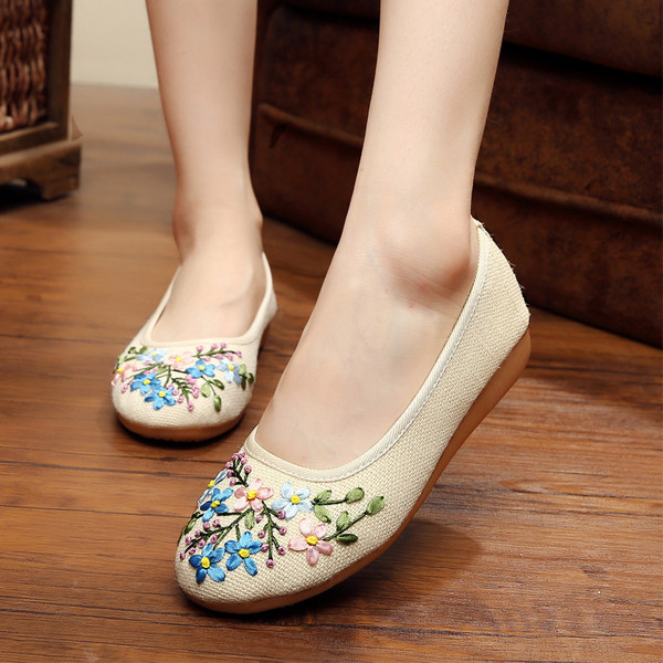 Γυναικεία παπούτσια με λουλούδια κεντήματος σε διάφορα χρώματα