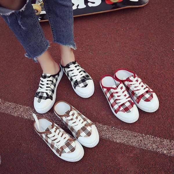 Női alkalmi kockás cipő félig nyitott modell