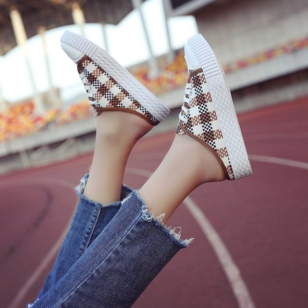 Női alkalmi kockás cipő félig nyitott modell