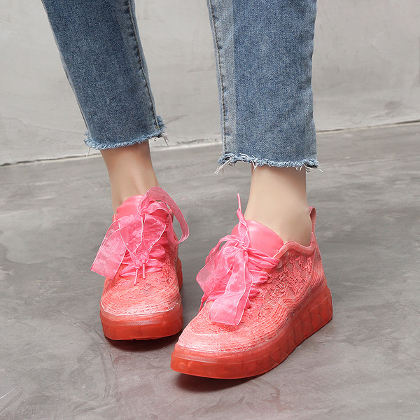 Καλοκαιρινά γυναικεία πάνινα παπούτσια  με δαντέλα σε ανοιχτά χρώματα