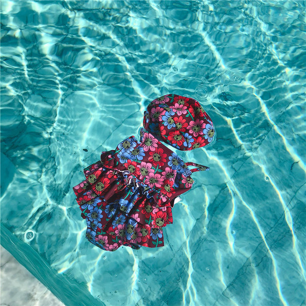 Costum de baie complet pentru copii, elegant, cu motiv floral, cu pălărie