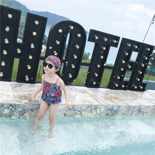 Costum de baie complet pentru copii, elegant, cu motiv floral, cu pălărie