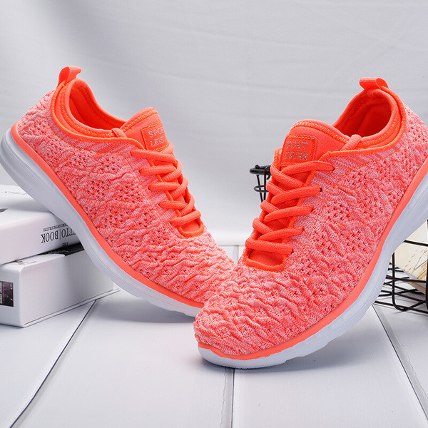 Γυναικεία παπούτσια σε διάφορα χρώματα