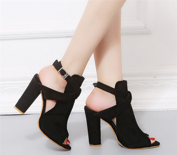 Sandale elegante cu toc înalt, în negru și roz