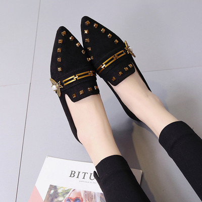 Γυναικείες παπούτσια από δέρμα σουέτ με μεταλλική διακόσμηση σε δύο χρώματα