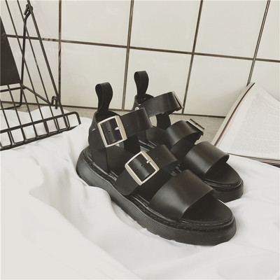 Περιστασιακά γυναικεία σανδάλια σε μαύρο και κόκκινο χρώμα