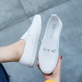 Γυναικεία παπούτσια σε μαύρο και άσπρο με κεντήματα