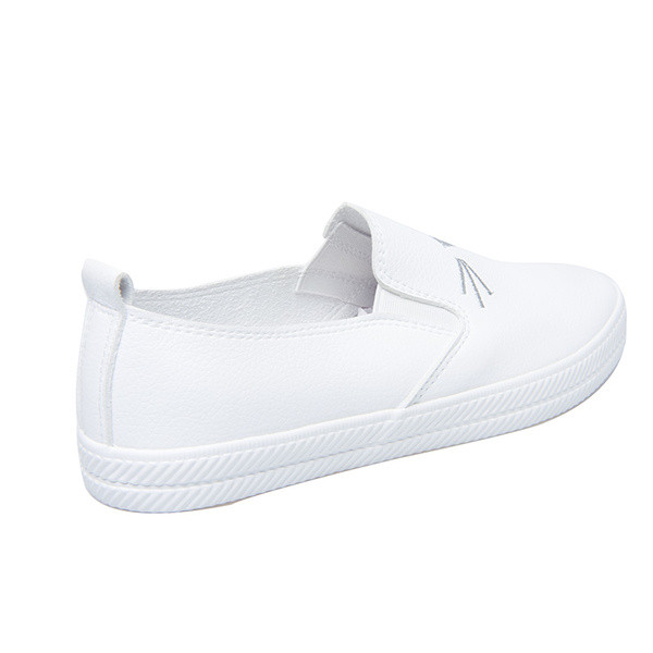 Γυναικεία παπούτσια σε μαύρο και άσπρο με κεντήματα