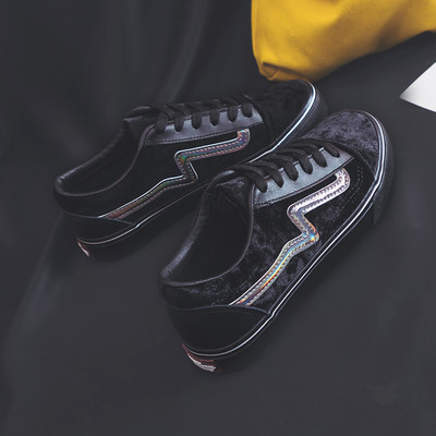 Γυναικεία αθλητικά πάνινα παπούτσια σε τρία χρώματα