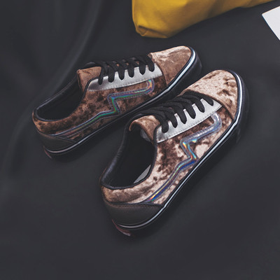 Γυναικεία αθλητικά πάνινα παπούτσια σε τρία χρώματα