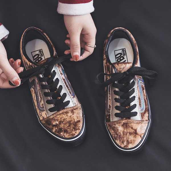 Γυναικεία αθλητικά πάνινα παπούτσια σε τρία χρώματα