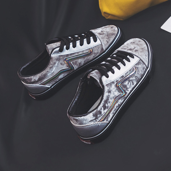 Γυναικεία αθλητικά πάνινα παπούτσια σε τρία χρώματα