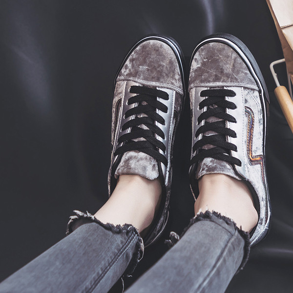 Γυναικεία αθλητικά πάνινα παπούτσια σε τρία χρώματα