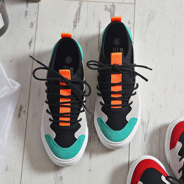 Γυναικεία πάνινα παπούτσια σε επίπεδη σόλα σε διάφορα χρώματα