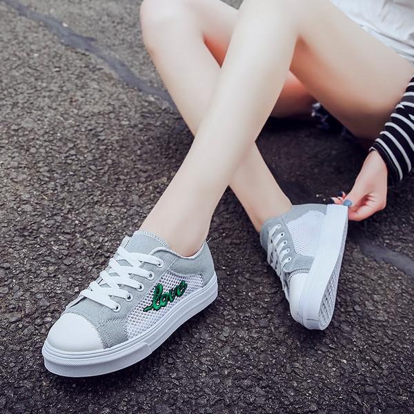 Tenisi dama din denim in doua culori cu plasa si broderie