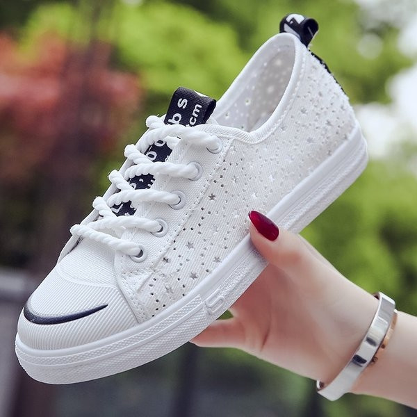 Καλοκαιρινά γυναικεία πάνινα παπούτσια  σε τρία χρώματα