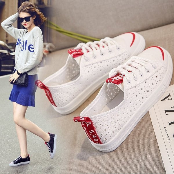 Καλοκαιρινά γυναικεία πάνινα παπούτσια  σε τρία χρώματα