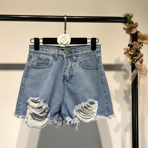 Pantaloni scurți moderni lați din denim - rupti cu talie înaltă