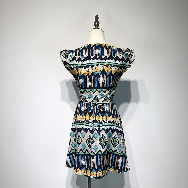 Rochie de dama sportiva si eleganta cu imprimeu cu decolteu adanc