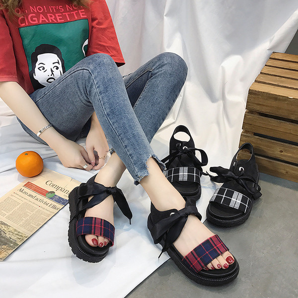 Γυναικεία σανδάλια σε δύο χρώματα