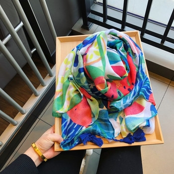 Красиви дамски памучни шалове за лятото в различни цветове