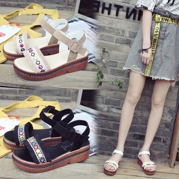 Sandale casual de damă în bej și negru cu talpă plată cu platformă