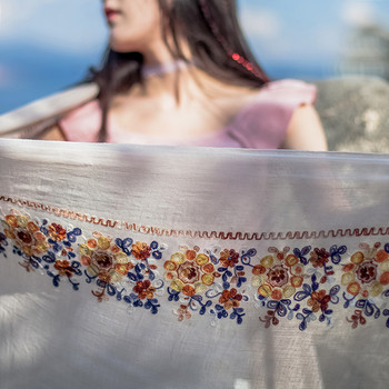 Дамски шалове за лятото с бродирани цветя в няколко модела