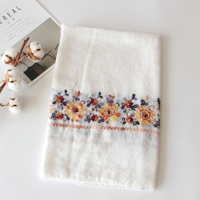 Дамски шалове за лятото с бродирани цветя в няколко модела