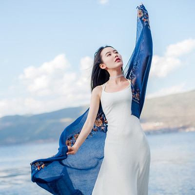 Дамски шалове за лятото с бродирани цветя в няколко модела