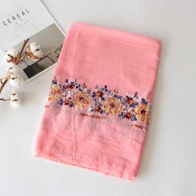 Дамски шалове за лятото с бродирани цветя в няколко модела