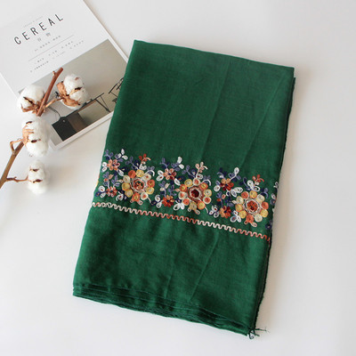 Дамски шалове за лятото с бродирани цветя в няколко модела