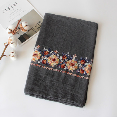 Дамски шалове за лятото с бродирани цветя в няколко модела