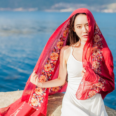 Дамски шалове за лятото с бродирани цветя в няколко модела