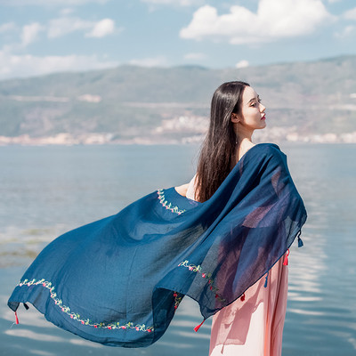 Дамски шалове за лятото с бродирани цветя в няколко модела