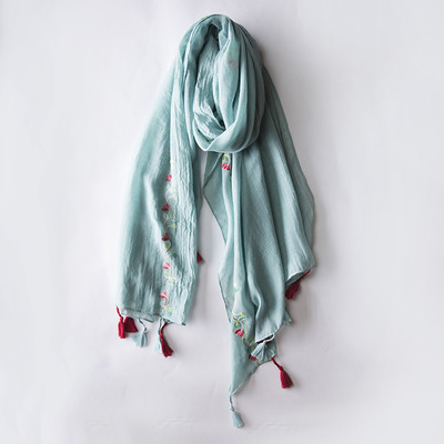 Дамски шалове за лятото с бродирани цветя в няколко модела